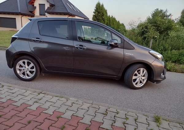 Toyota Yaris cena 44800 przebieg: 34000, rok produkcji 2014 z Staszów małe 379